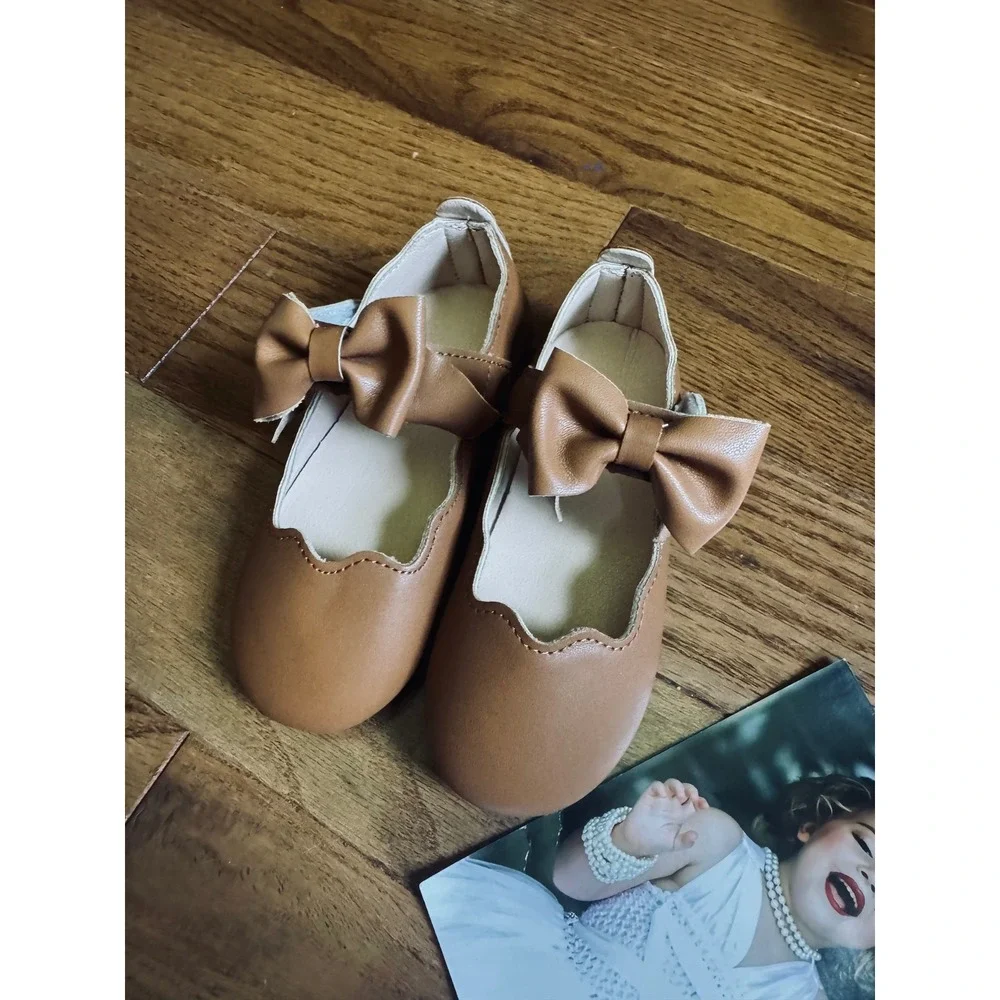 Toddler Girls Brown Scalloped Mary Jane Flats with Bow Accent Dress Shoes